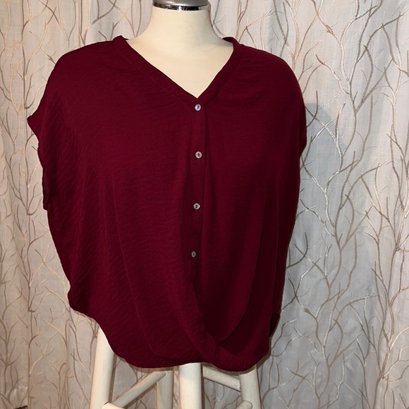 Hi-Lo blouse. Maroon. - Picture 1 of 7